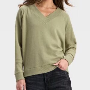 Universal‎ Thread Women’s Olive Green V-Neck Sweater